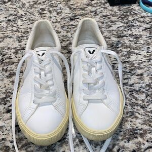 Veja Campo White  Natural Suede‎ women's size US 5 EUR 36